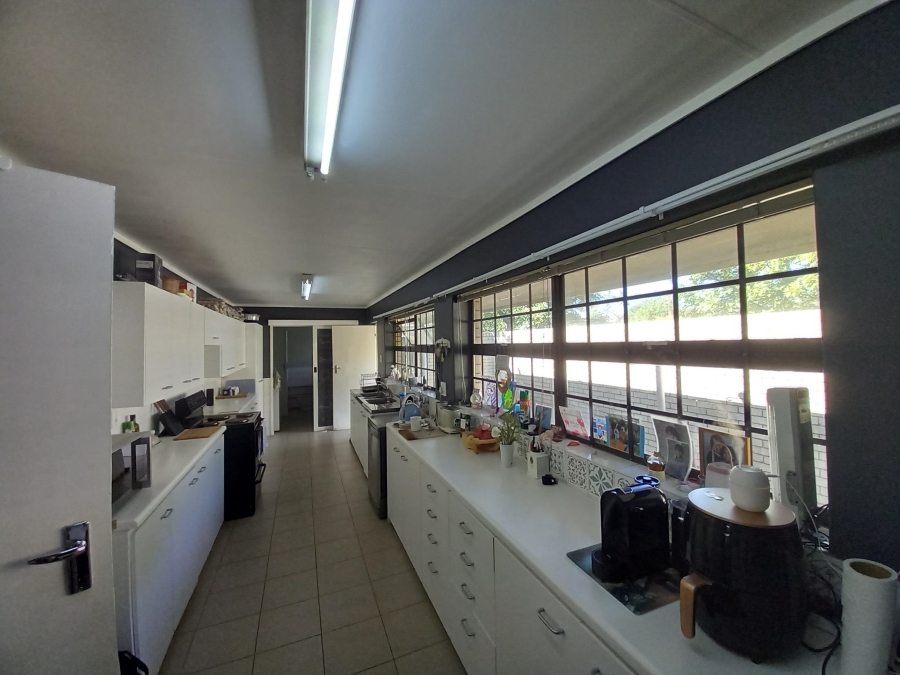 To Let 4 Bedroom Property for Rent in Rouxville Western Cape